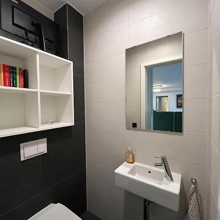 Modern Apartment, Fully Equipped With Balcony *